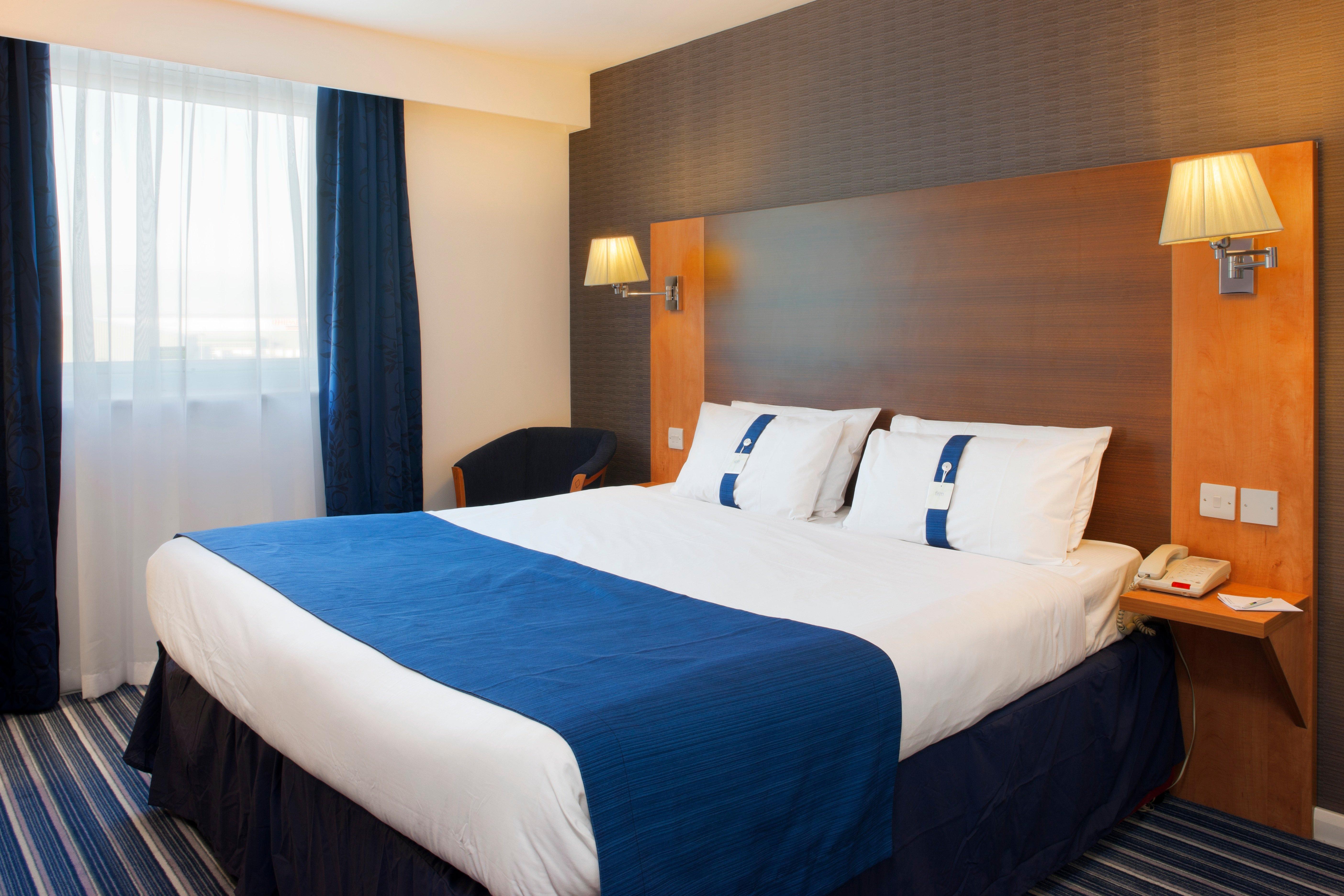 Holiday Inn Express Nuneaton By Ihg Bagian luar foto