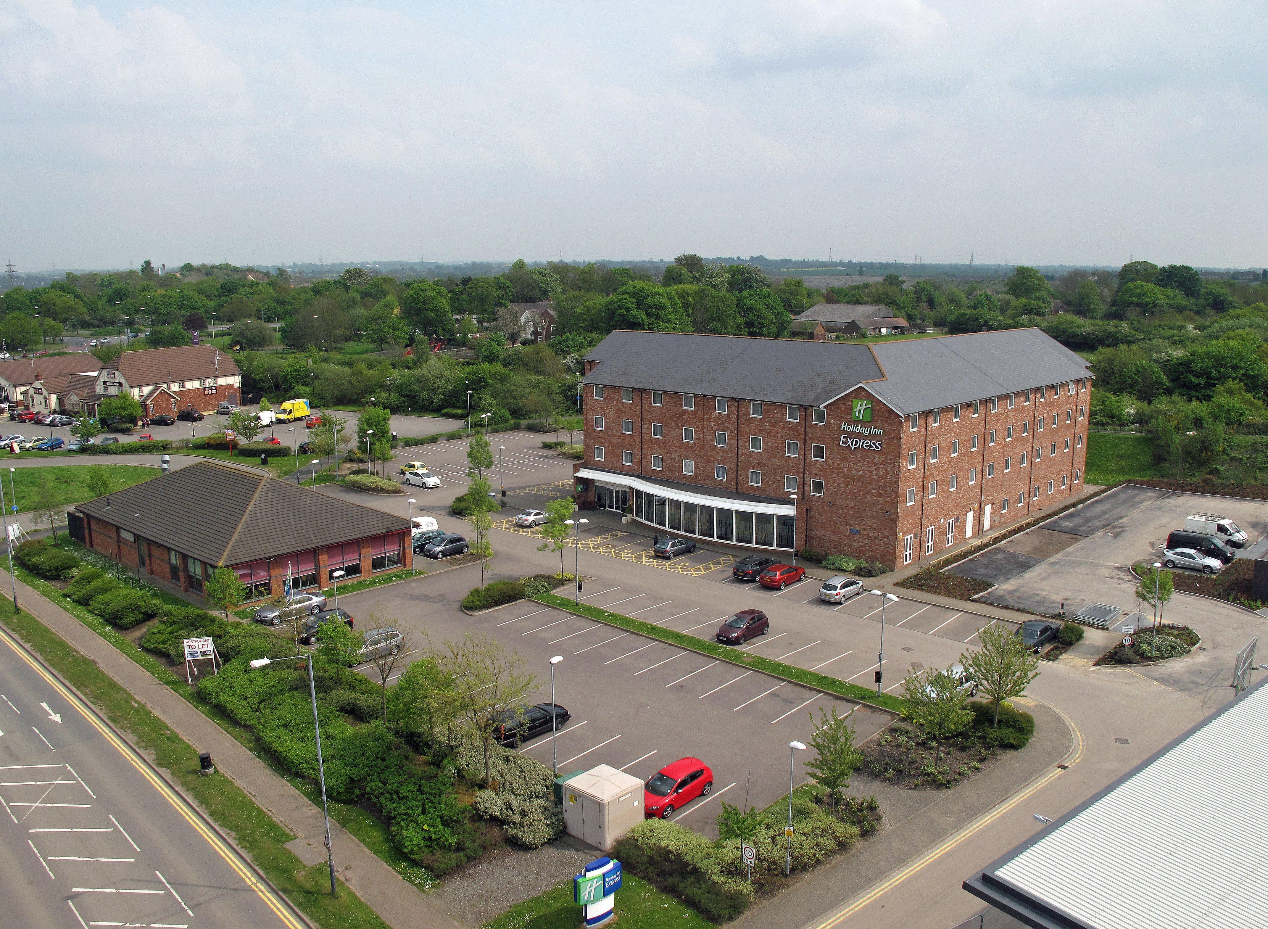 Holiday Inn Express Nuneaton By Ihg Bagian luar foto