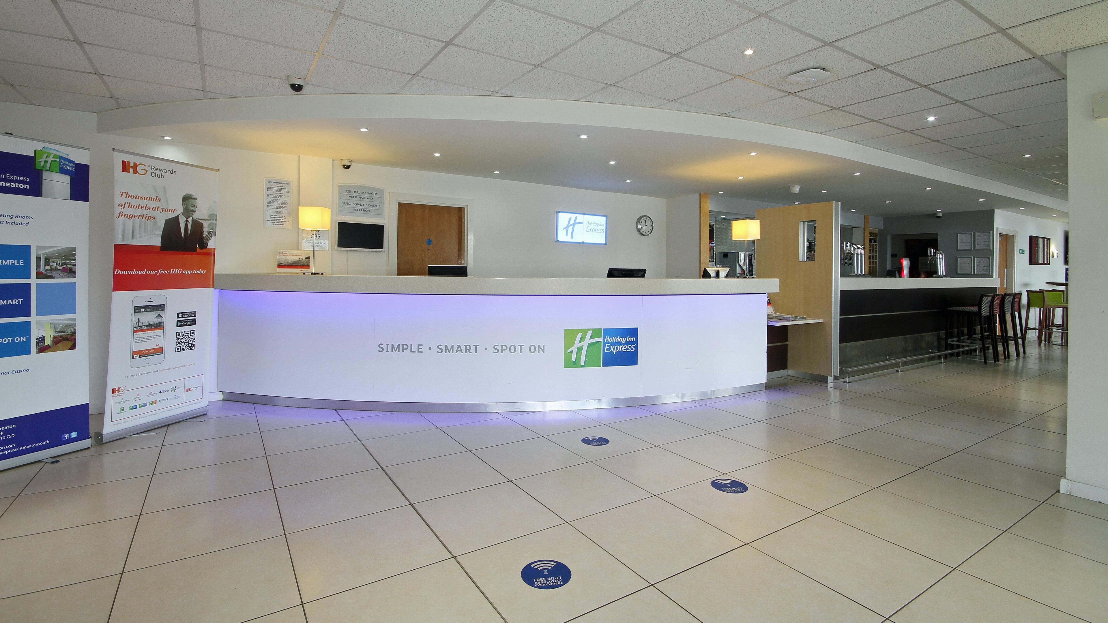 Holiday Inn Express Nuneaton By Ihg Bagian luar foto