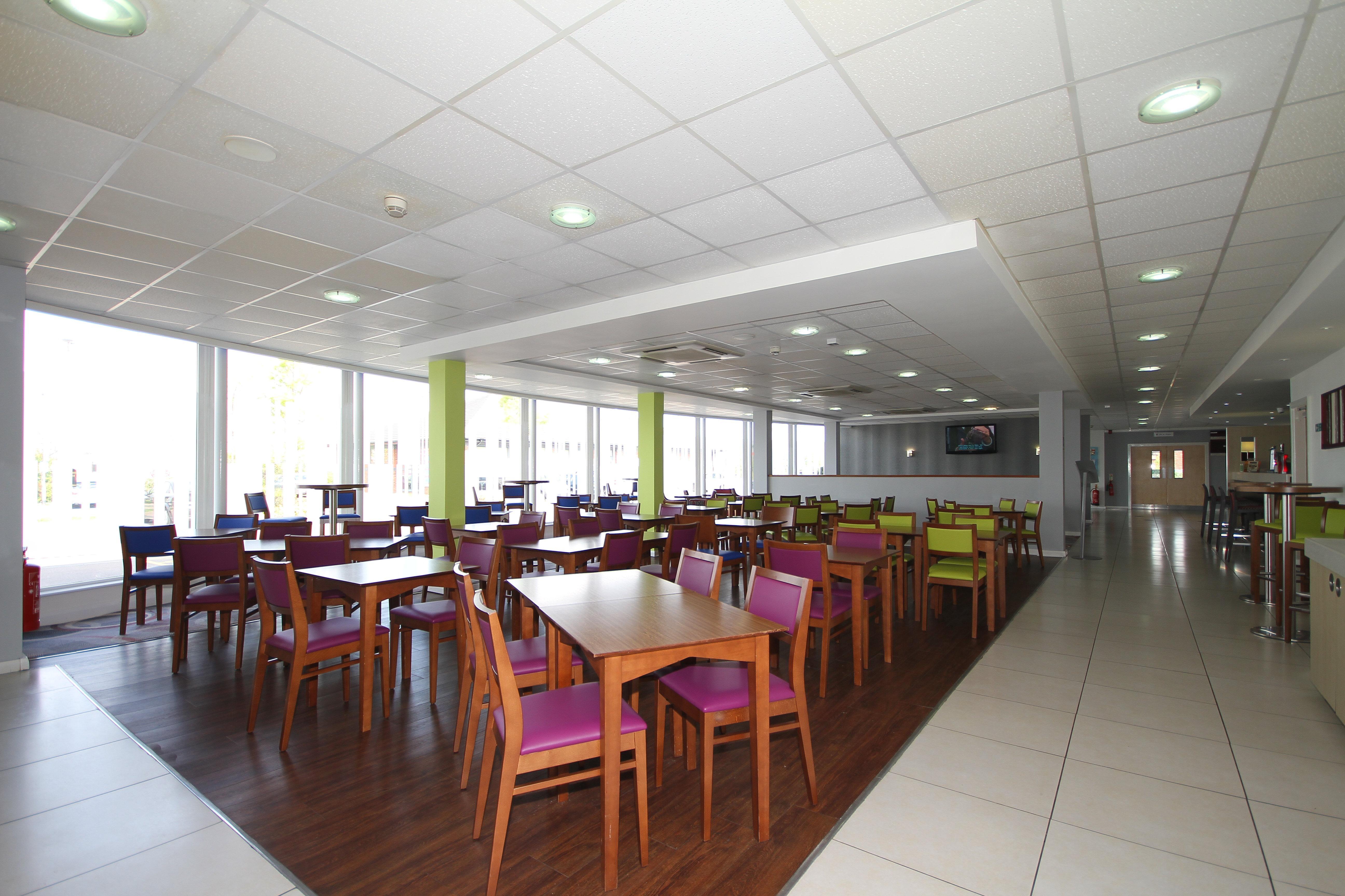 Holiday Inn Express Nuneaton By Ihg Bagian luar foto