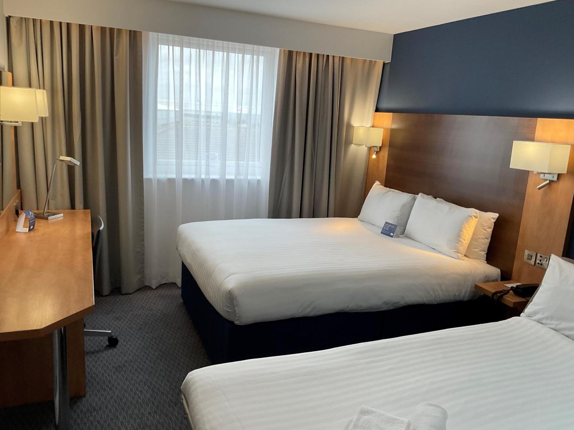 Holiday Inn Express Nuneaton By Ihg Bagian luar foto