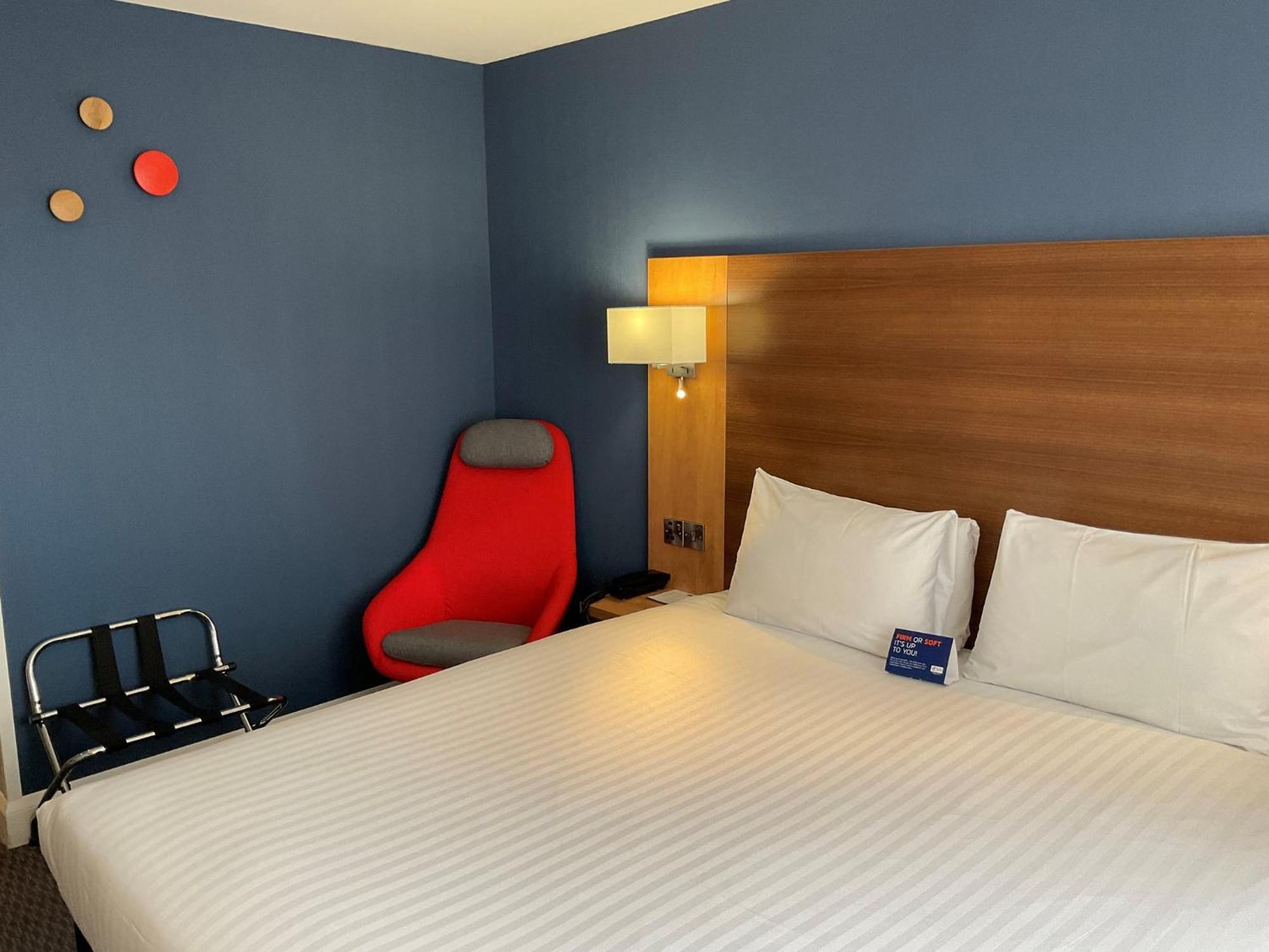 Holiday Inn Express Nuneaton By Ihg Bagian luar foto
