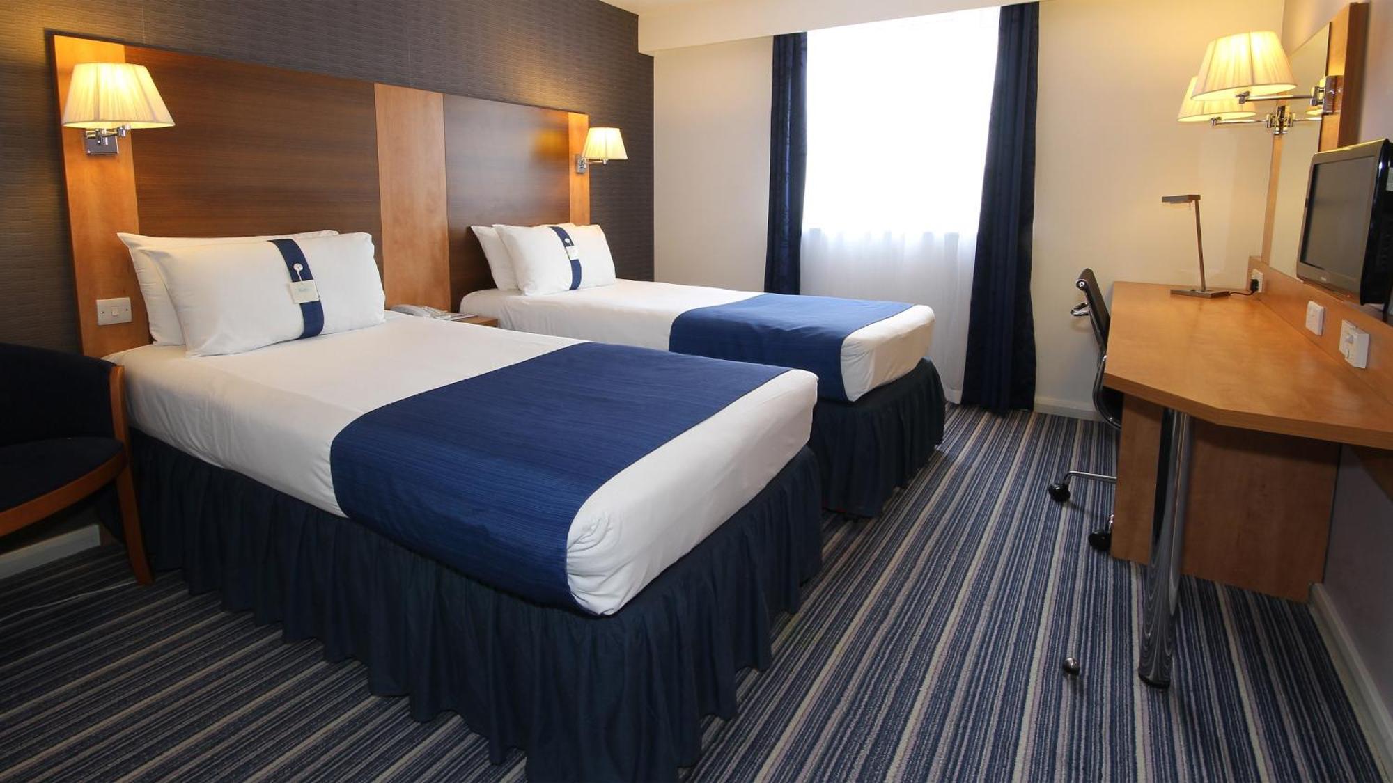 Holiday Inn Express Nuneaton By Ihg Bagian luar foto
