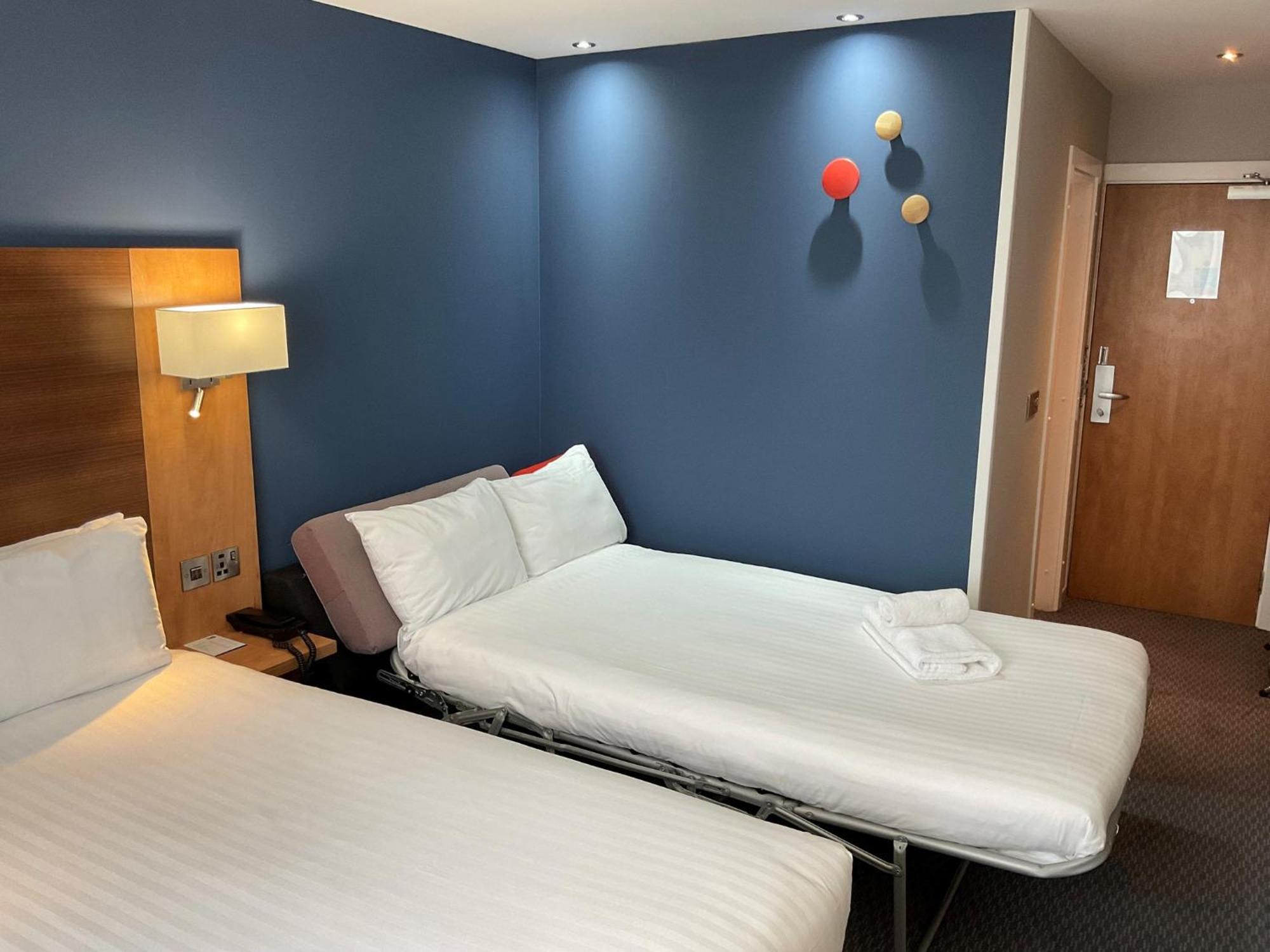 Holiday Inn Express Nuneaton By Ihg Bagian luar foto