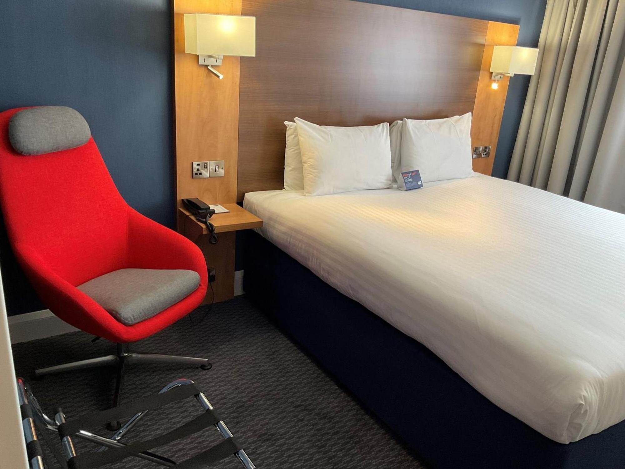 Holiday Inn Express Nuneaton By Ihg Bagian luar foto