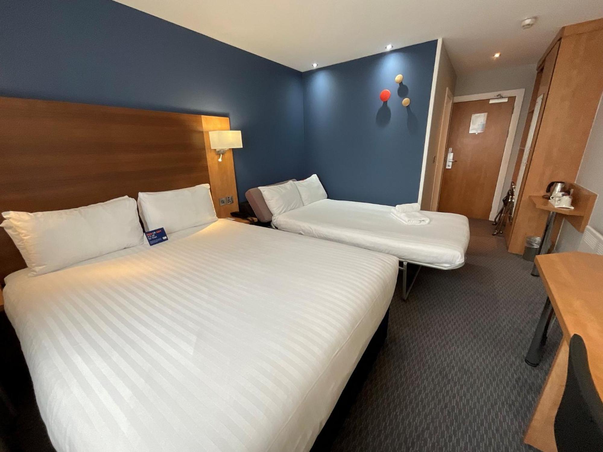 Holiday Inn Express Nuneaton By Ihg Bagian luar foto
