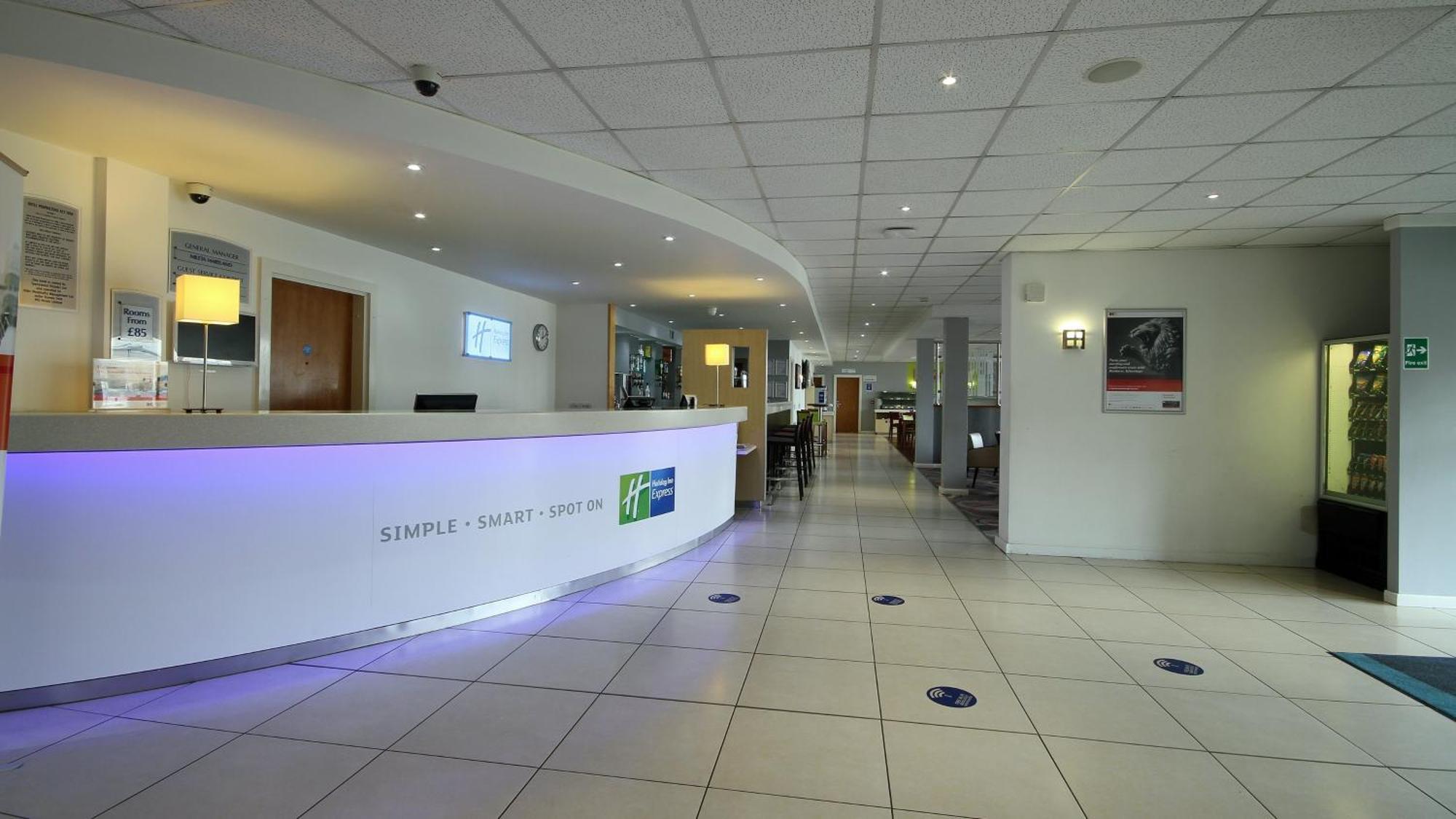 Holiday Inn Express Nuneaton By Ihg Bagian luar foto