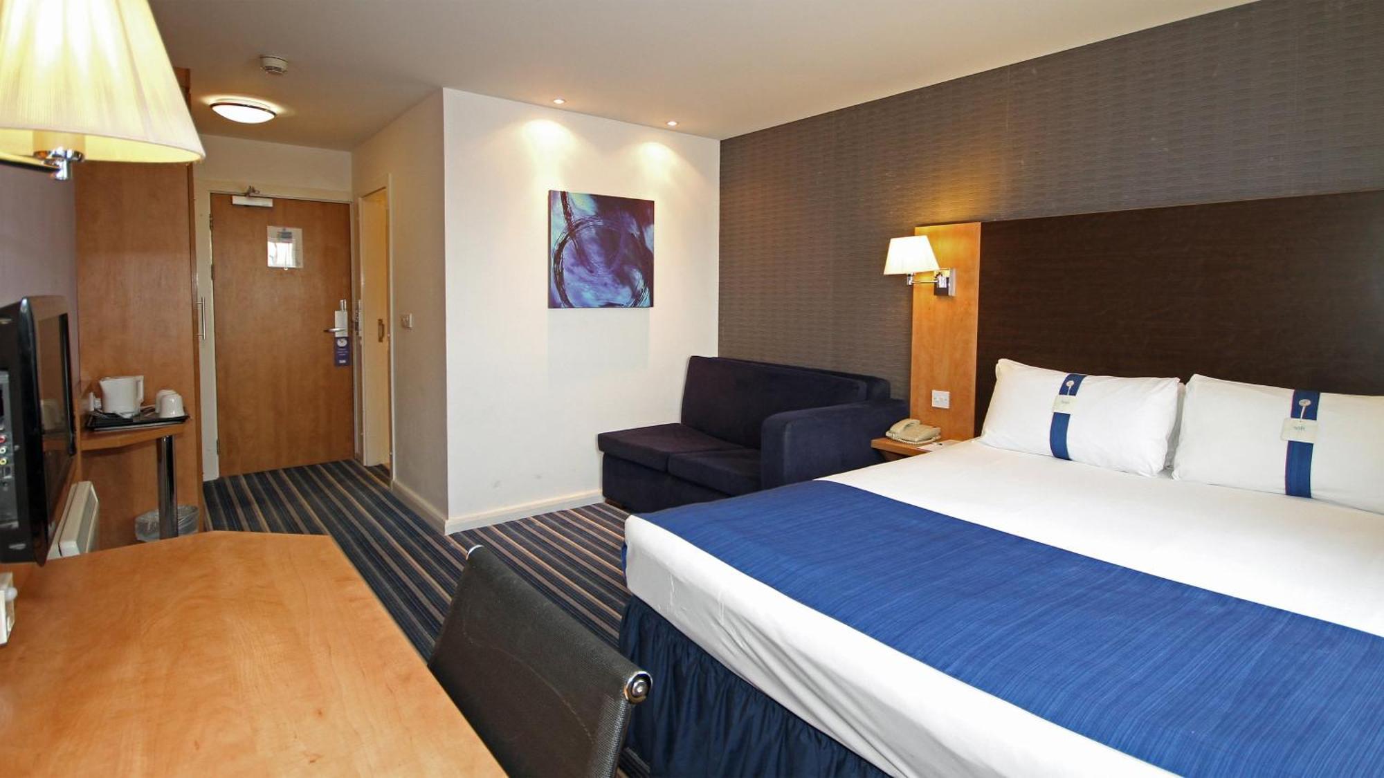 Holiday Inn Express Nuneaton By Ihg Bagian luar foto