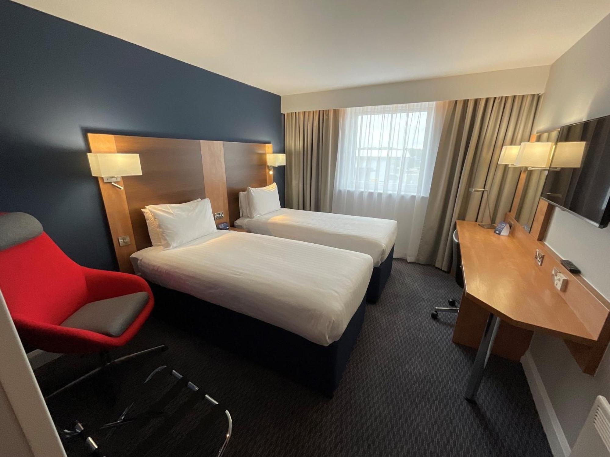 Holiday Inn Express Nuneaton By Ihg Bagian luar foto