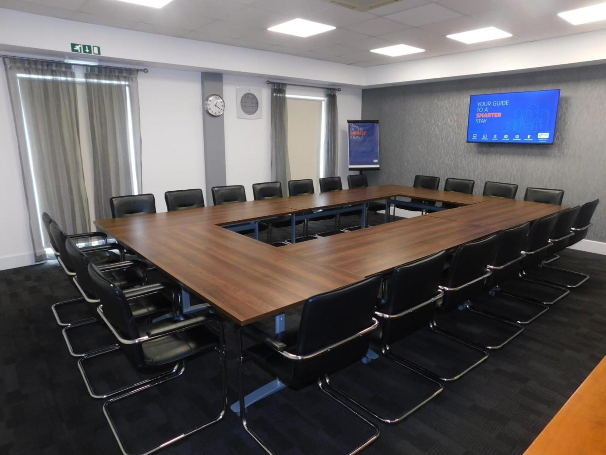 Holiday Inn Express Nuneaton By Ihg Bagian luar foto