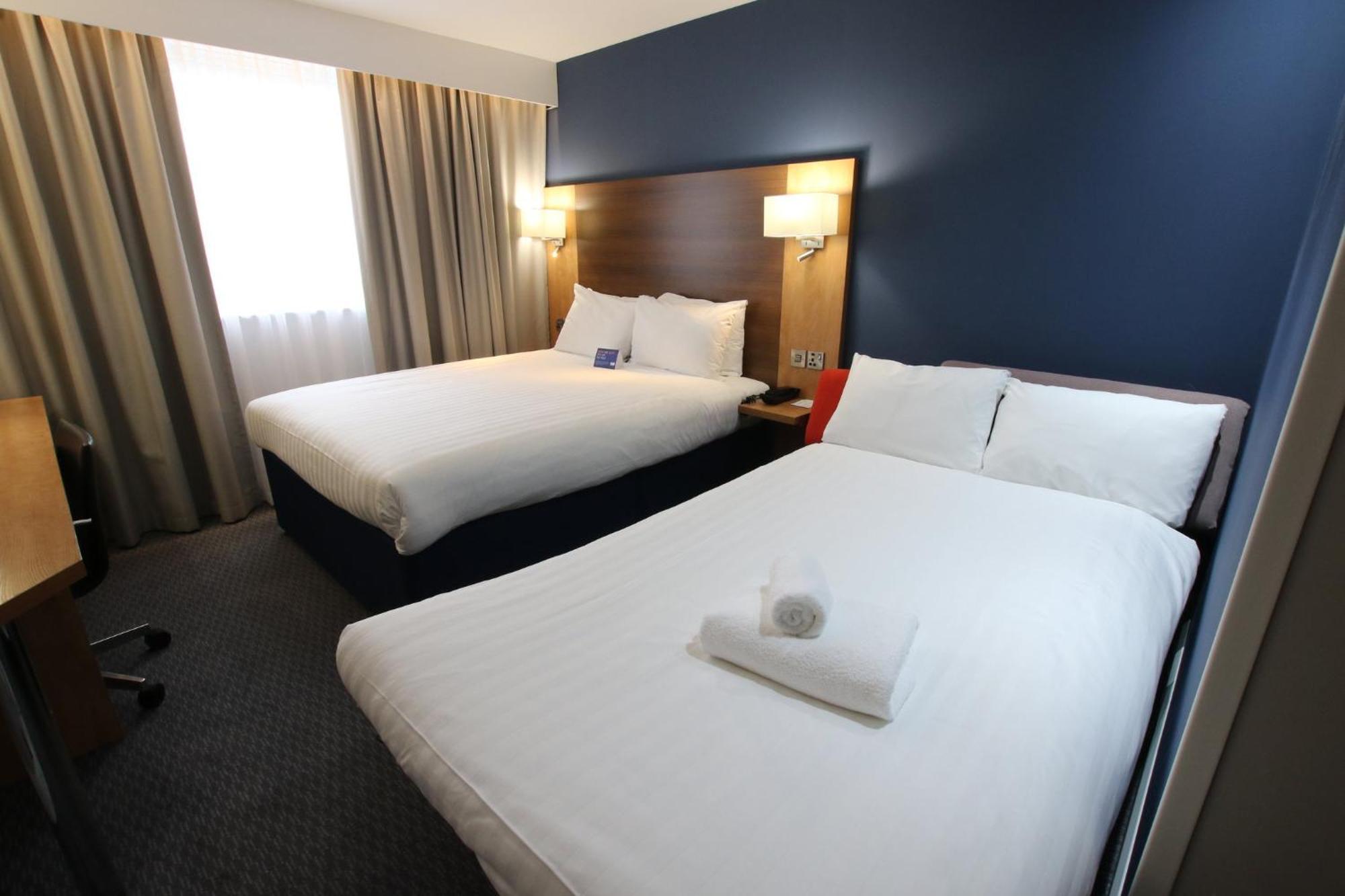 Holiday Inn Express Nuneaton By Ihg Bagian luar foto
