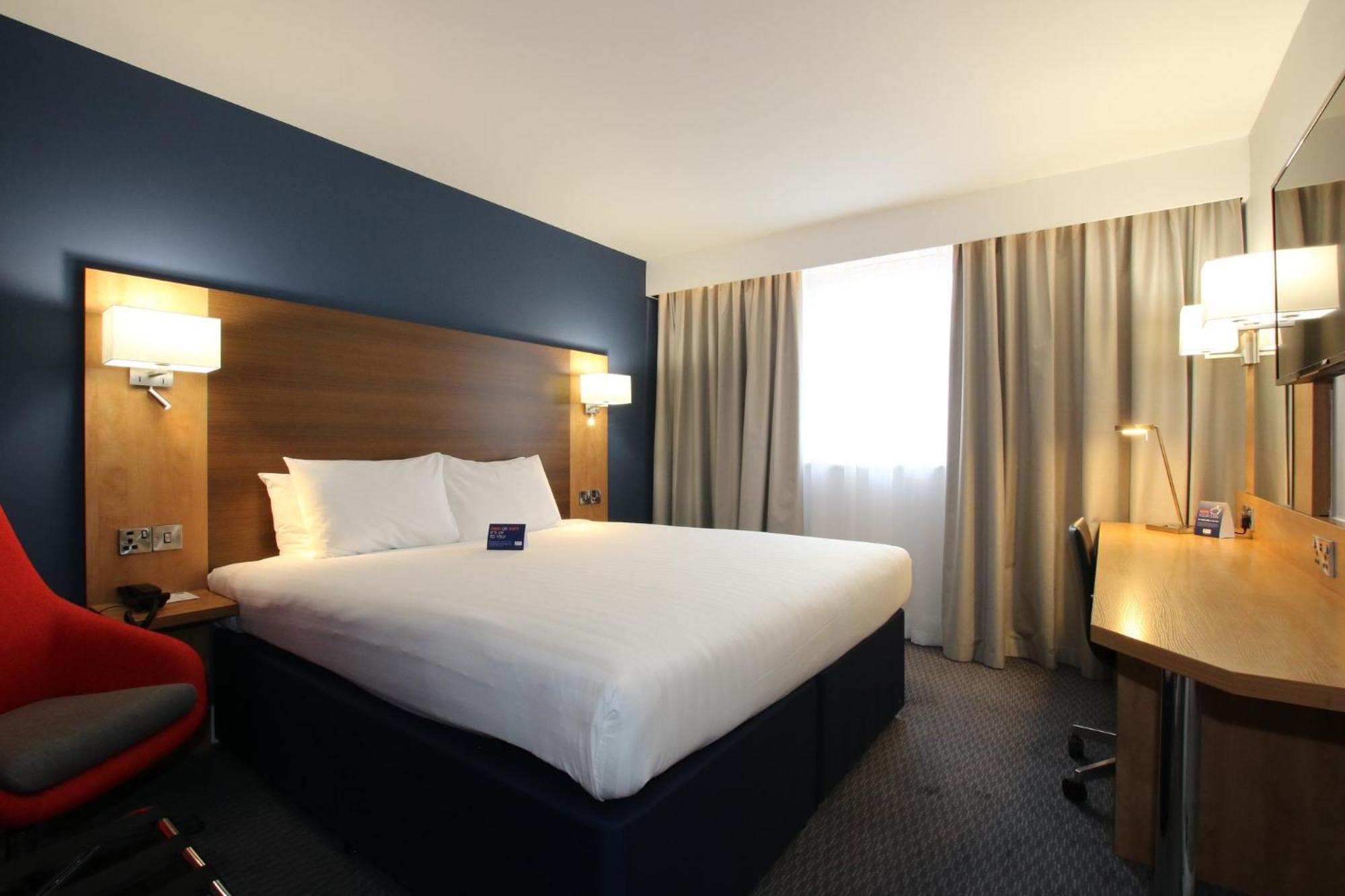 Holiday Inn Express Nuneaton By Ihg Bagian luar foto