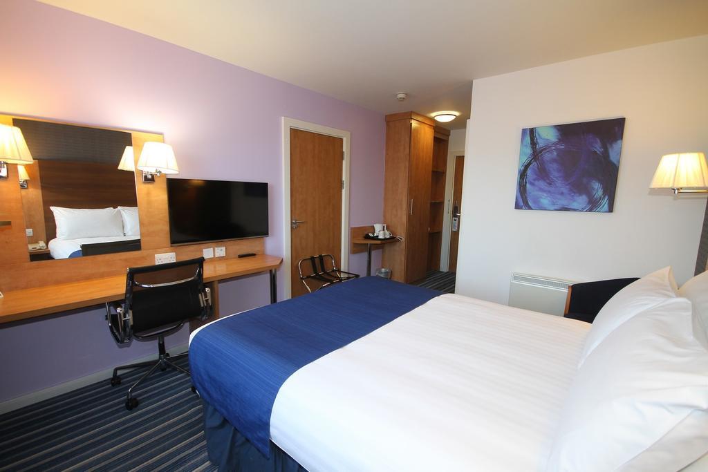 Holiday Inn Express Nuneaton By Ihg Bagian luar foto