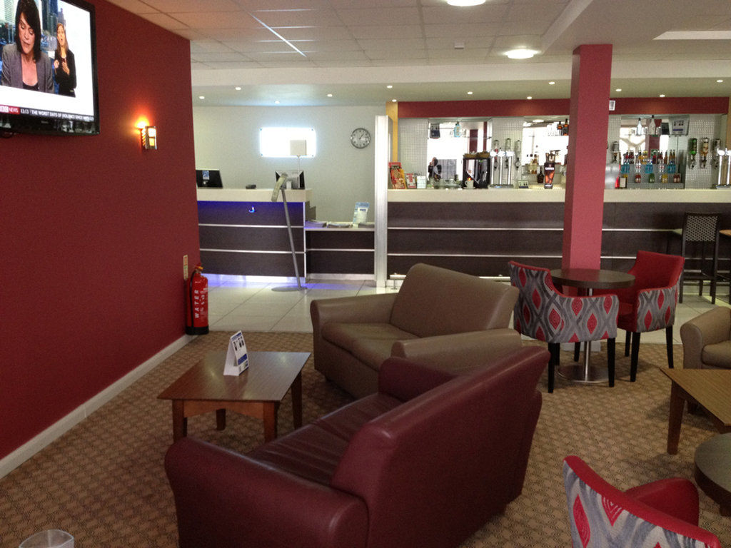 Holiday Inn Express Nuneaton By Ihg Bagian luar foto