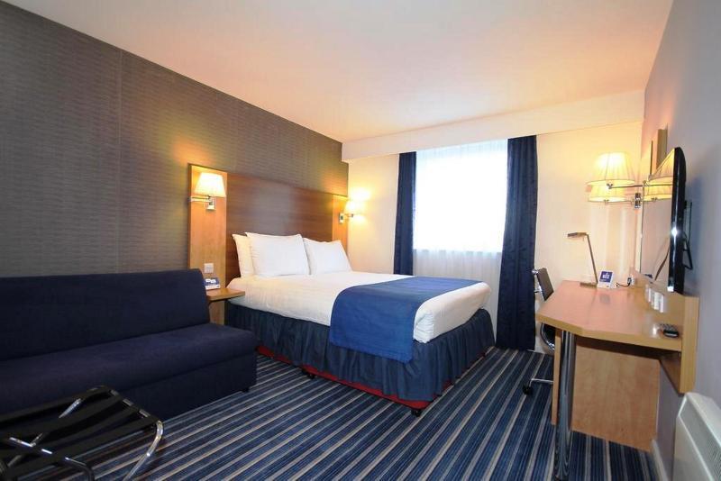 Holiday Inn Express Nuneaton By Ihg Bagian luar foto