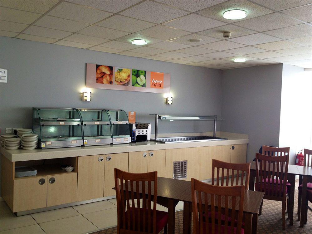 Holiday Inn Express Nuneaton By Ihg Bagian luar foto
